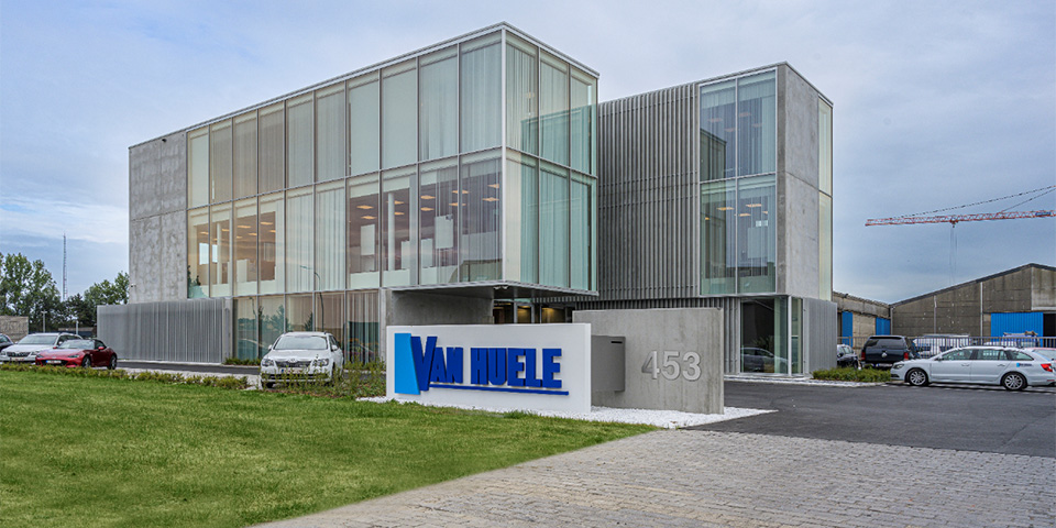 Opening nieuwe kantoorgebouw van Bouwbedrijf “Van Huele” in de Zandvoordestraat te Oostende.