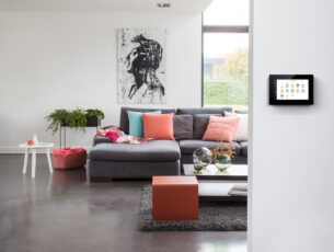 Niko-Home-Control-touchscreen—living-room
