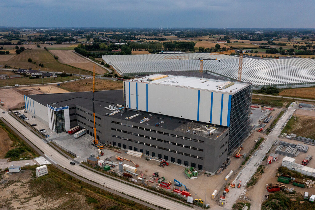 Grootste volautomatische hoogbouwmagazijn in België
